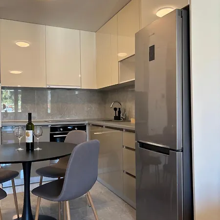 Regal Splendor Apartment Split