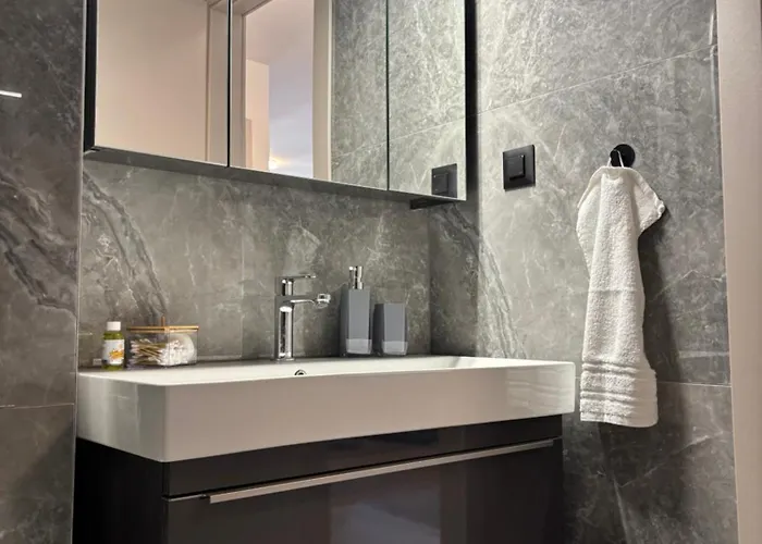 Regal Splendor Apartment Split